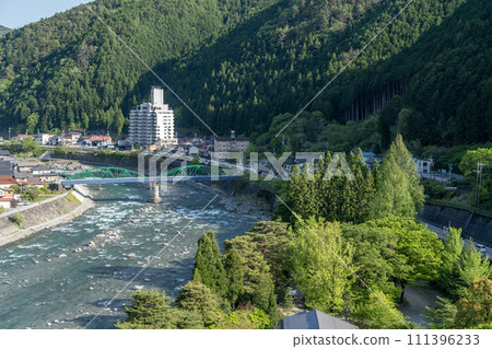 Hida River in Gero and JR Takayama Main Line train 111396233