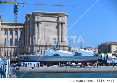 中國海軍博物館（青島）戶外展覽：正在興建的新館和標示「21型飛彈艇」的艦艇 111396651