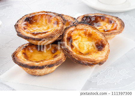 Egg tarts 111397300