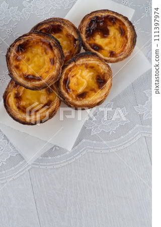 Egg tarts 111397974