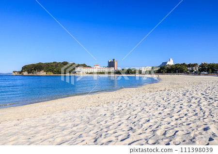 和歌山縣白濱町白濱海灘的晨景 111398039