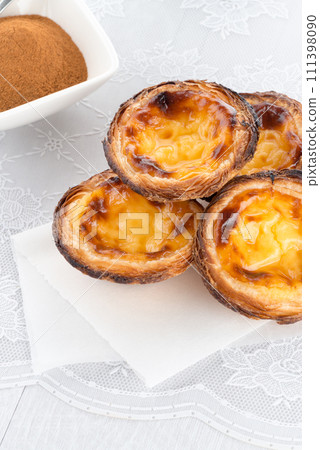 Egg tarts 111398090