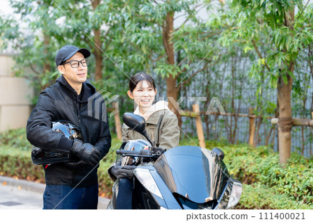 men and women who love bikes men and women who love bikes 111400021