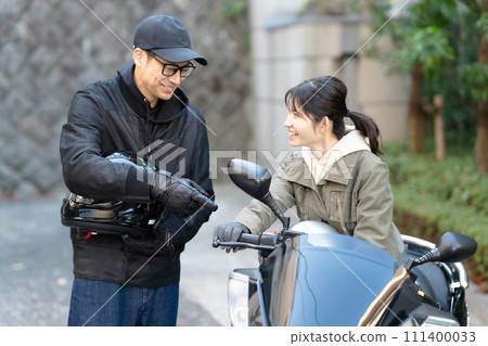 men and women who love bikes 111400033