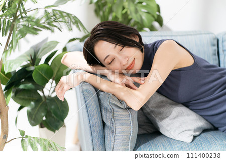 woman napping on the sofa woman napping on the sofa 111400238