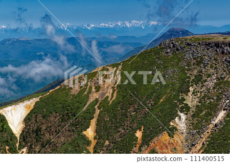 從橫嶽山脊線看到的八嶽山脈、碘岳、蓼科山和北阿爾卑斯山的殘雪 從橫嶽山脊線看到的八嶽山脈、碘岳、蓼科山和北阿爾卑斯山的殘雪 111400515