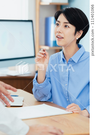 商界人士會晤 111401066