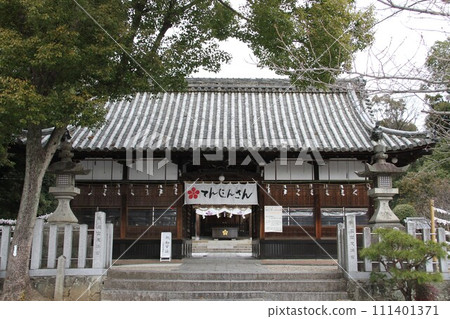 The scent of plum blossoms at Jogu Tenmangu Shrine in Takatsuki, Osaka The scent of plum blossoms at Jogu Tenmangu Shrine in Takatsuki, Osaka 111401371