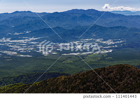 Nobeyama Plateau and Okuchichibu mountain range seen from Yatsugatake Mountain Range/Yokodake Ridge 111401443