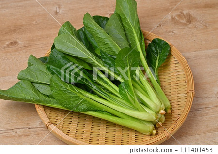 食材和蔬菜：小松菜，小松菜，小松菜，小松菜，綠色和黃色蔬菜。 111401453