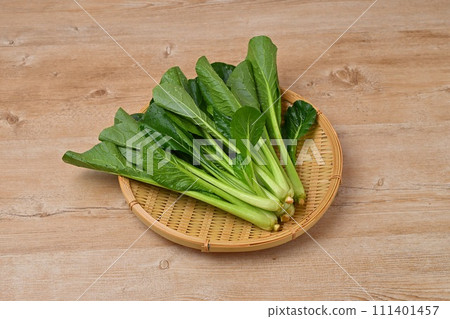 食材和蔬菜：小松菜，小松菜，小松菜，小松菜，綠色和黃色蔬菜。 111401457