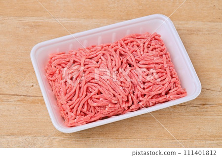 牛肉末、豬肉末、肉末包。牛肉和豬肉切碎 牛肉末、豬肉末、肉末包。牛肉和豬肉切碎 111401812