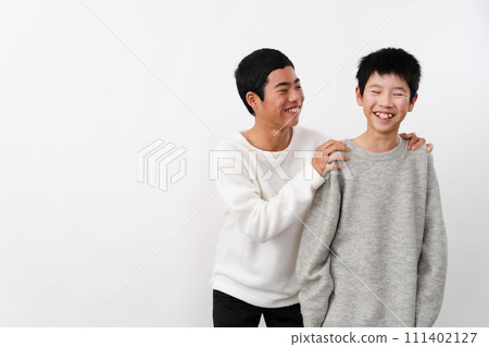 國小國中男生休閒裝生活形象 111402127