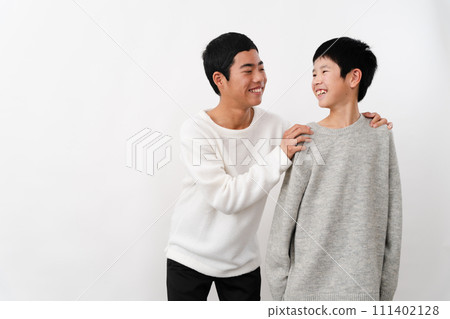 國小國中男生休閒裝生活形象 111402128