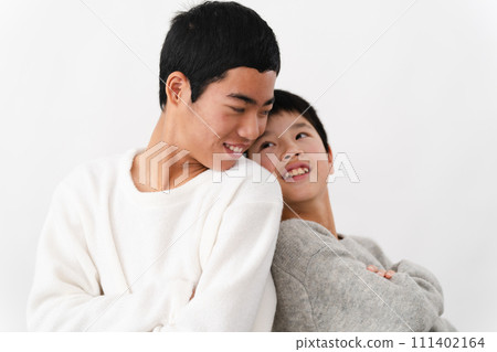 Lifestyle image of elementary school and junior high school men in casual clothes Lifestyle image of elementary school and junior high school men in casual clothes 111402164