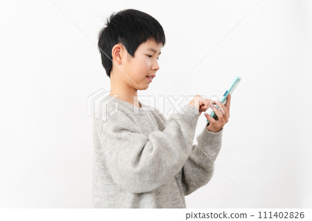 Elementary school boy in casual clothes lifestyle image Elementary school boy in casual clothes lifestyle image 111402826