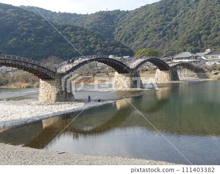 錦帶橋倒映在錦川上 111403382