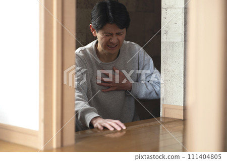 Middle-aged man feels chest pain on the stairs. Chest pain, shortness of breath. Middle-aged man feels chest pain on the stairs. Chest pain, shortness of breath. 111404805