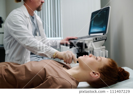 Patient during ultrasound diagnostics 111407229