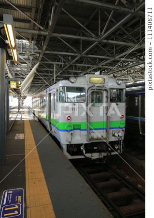 Kiha 40 系列在旭川站等待出發(日本北海道旭川市) Kiha 40 系列在旭川站等待出發(日本北海道旭川市) 111408711