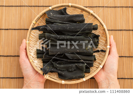 Woman's hand holding kelp root Woman's hand holding kelp root 111408860