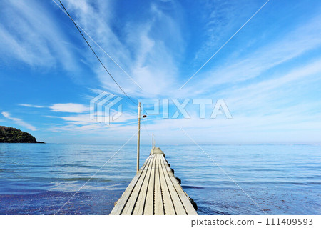 Chiba Prefecture Blue Sky Sea and Okamoto Pier (Haraoka Pier) Chiba Prefecture Blue Sky Sea and Okamoto Pier (Haraoka Pier) 111409593