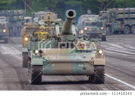 Ground Self-Defense Force 203mm self-propelled howitzer inspection procession 111410143