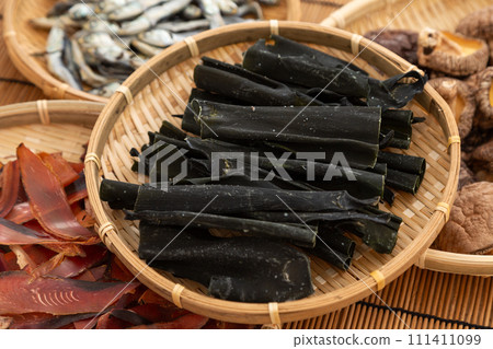 海帶根、乾沙丁魚、乾香菇、厚切鰹魚片 111411099