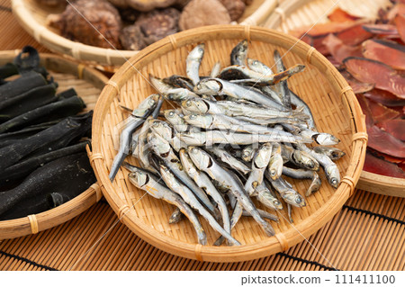海帶根、乾沙丁魚、乾香菇、厚切鰹魚片 111411100