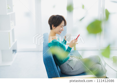 A woman watching a smartphone 111412086