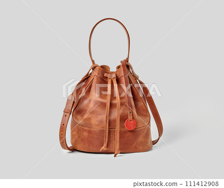 Elegant tan leather bucket bag with drawstrings Elegant tan leather bucket bag with drawstrings 111412908