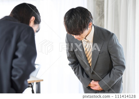 商人鞠躬 111414128