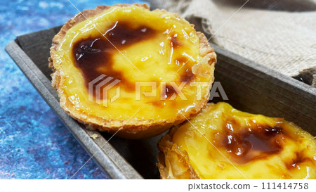 Lots of freshly baked desserts Pastel de nata or Portuguese egg tart. Pastel de Belm is a small pie with a crispy puff pastry crust and a custard cream filling. A small dessert, a cupcake Lots of freshly baked desserts Pastel de nata or Portuguese egg tart. Pastel de Belm is a small pie with a crispy puff pastry crust and a custard cream filling. A small dessert, a cupcake 111414758