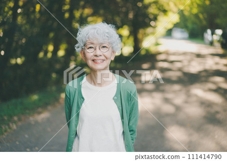 女生 女孩 女性 111414790