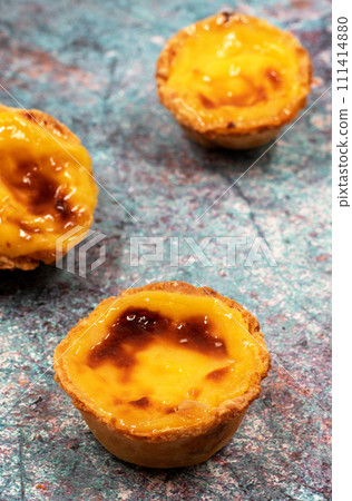 Lots of freshly baked desserts Pastel de nata or Portuguese egg tart. Pastel de Belm is a small pie with a crispy puff pastry crust and a custard cream filling. A small dessert, a cupcake 111414880