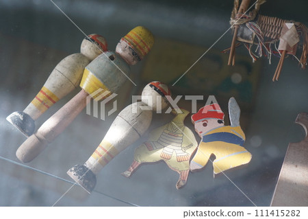 retro wooden toys 111415282