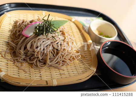 冷蕎麥麵,夏季傳統 冷蕎麥麵,夏季傳統 111415288