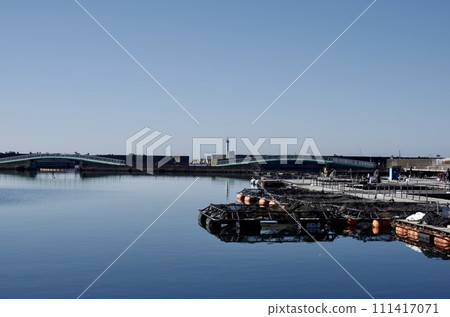 Port and nearby scenery 111417071