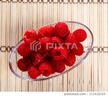 Juicy fresh raspberries served to table Juicy fresh raspberries served to table 111418103