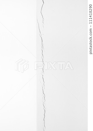 Long, deep crack in the white wall. Construction problems. Shrinkage of the house. Long, deep crack in the white wall. Construction problems. Shrinkage of the house. 111418290