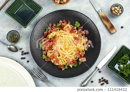 Italian classic pasta carbonara. 111418432