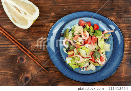 Asian pomelo salad with shrimps. 111418434