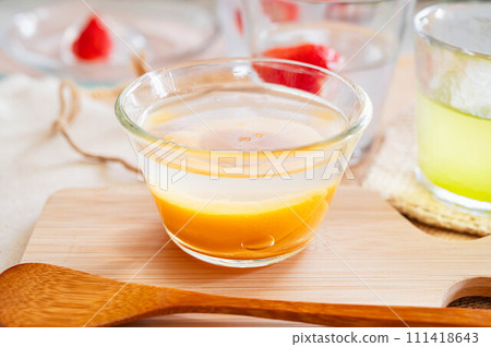 yellow peach jelly 111418643