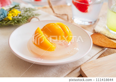 yellow peach jelly 111418644