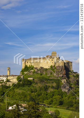 Bardi castle (Castello di Bardi) with town, province of Parma, Emilia Romagna Bardi castle (Castello di Bardi) with town, province of Parma, Emilia Romagna 111419558