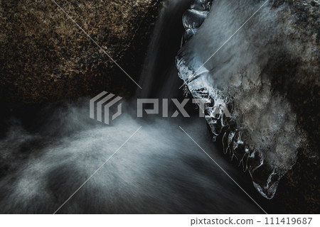 Splashed ice [Ushibushi River] 111419687