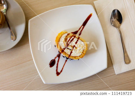 Delicious roll sponge cake with vanilla cream 111419723