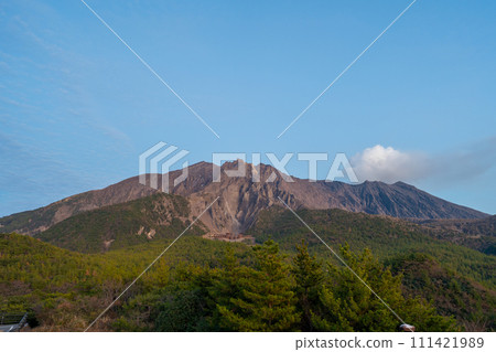 櫻島山和星空的風景 111421989