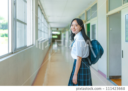 Snapshots depicting the school life of high school students 111423668