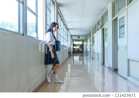 描繪高中生校園生活的快照 111423671